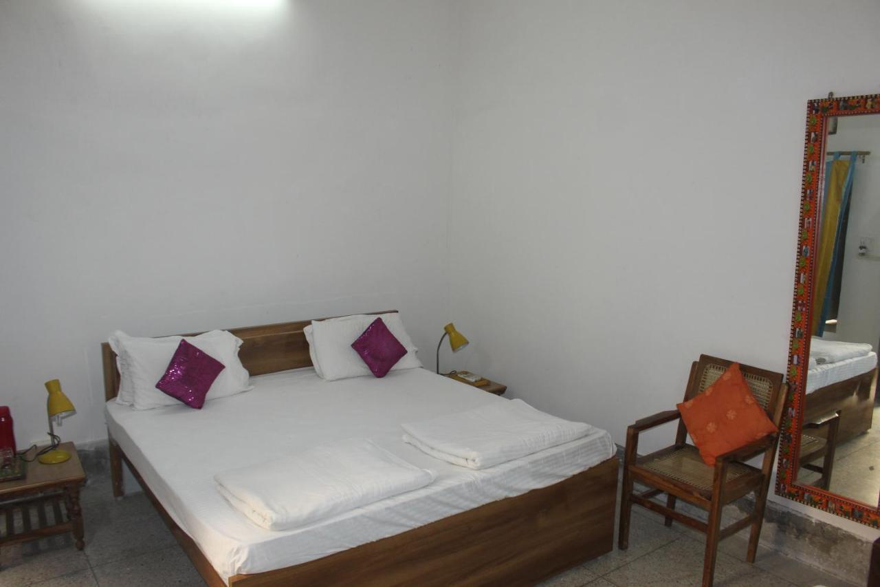 Cozy Inn Varanasi Bagian luar foto